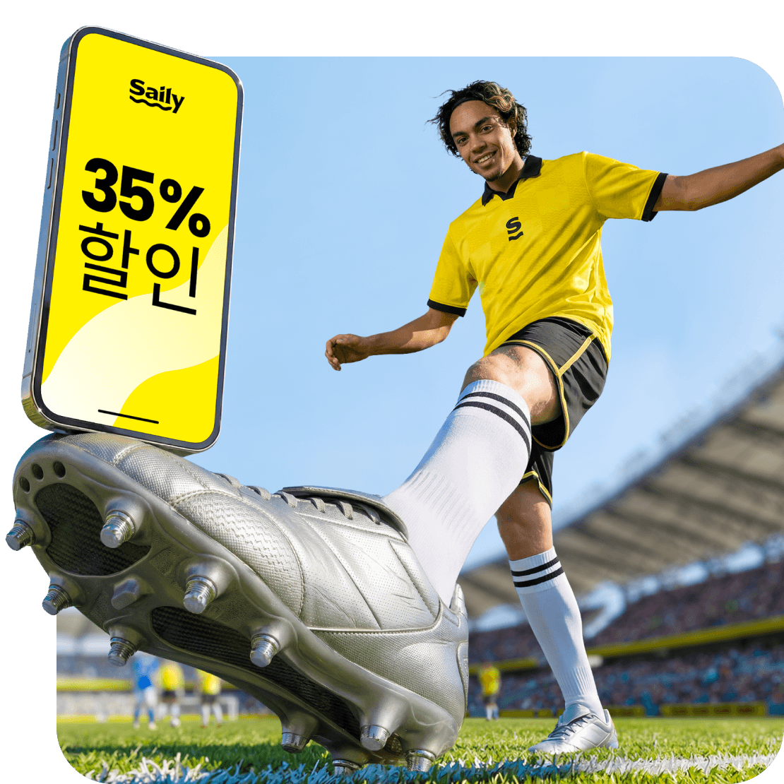 World Cup™을 기념해 Saily eSIM 프로모션이 표시된 스마트폰을 발 위에 올리고 균형을 잡고 있는 축구 선수.