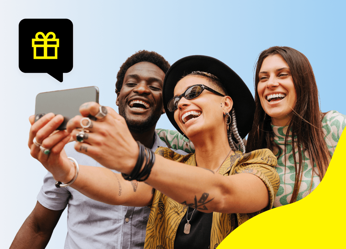 En grupp människor får en Saily-kredit på 5 USD efter att ha värvat en vän.