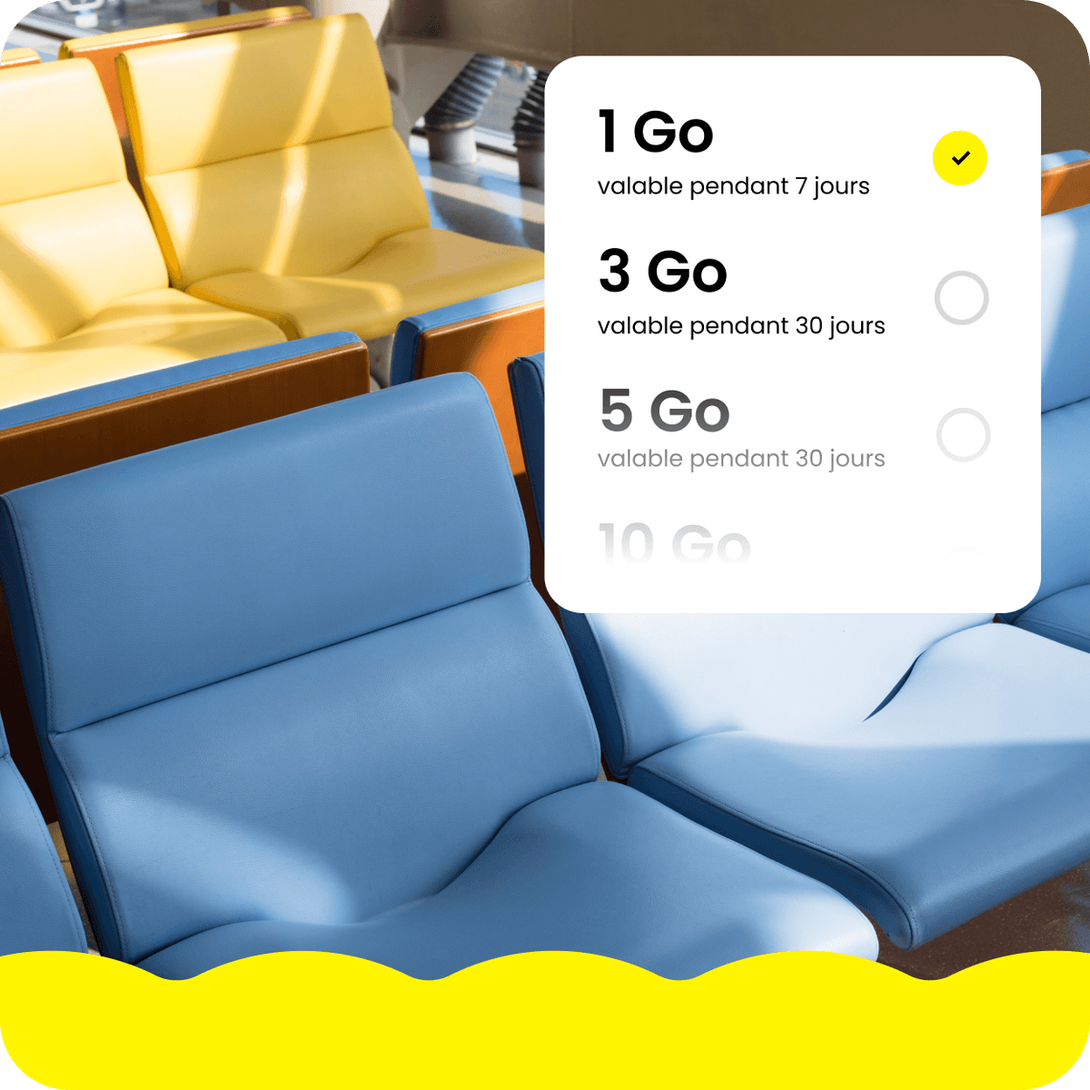 Des sièges vides à l’aéroport avec des forfaits de données eSIM affichés en haut à droite.