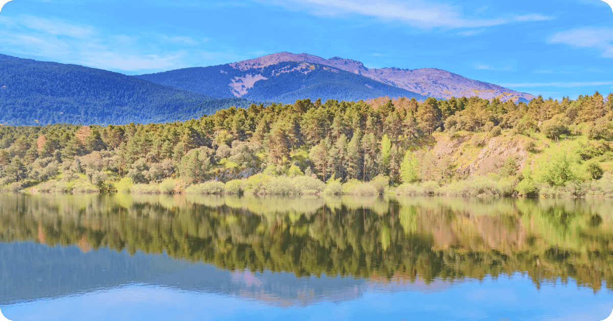 The Sierra de Guadarrama (Guadarrama mountain range). 