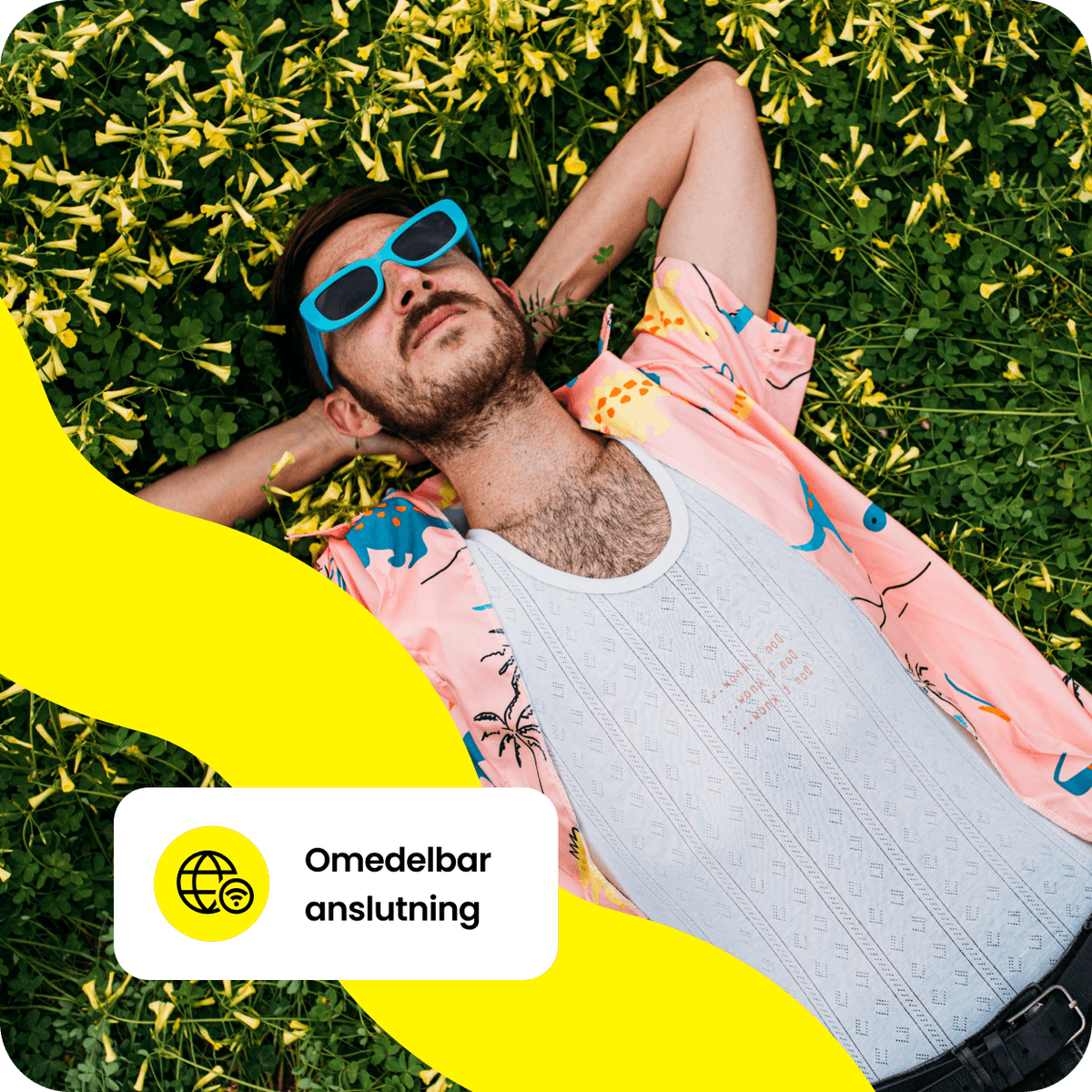 En man vilar medan han aktiverar Sailys eSIM-plan.