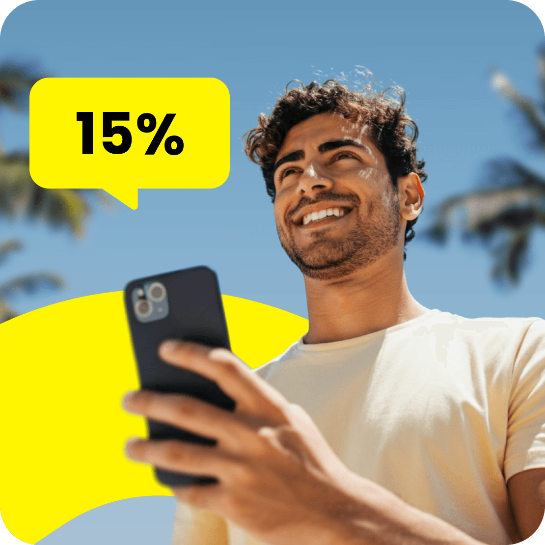 Una persona mirando un dispositivo móvil