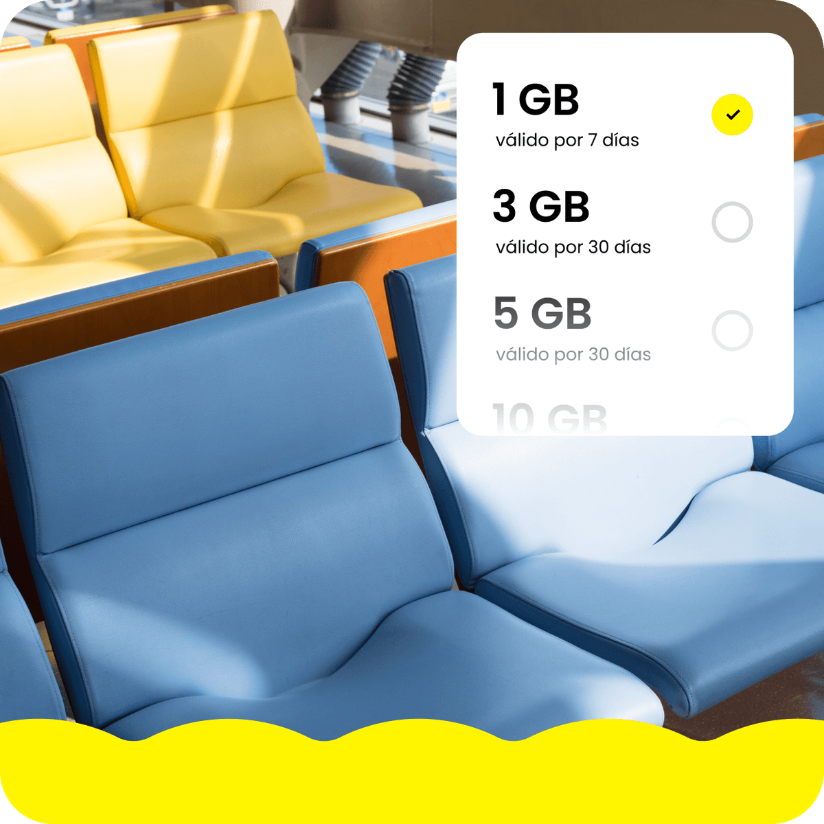 Asientos vacíos en un aeropuerto y planes de datos eSIM de viaje en la esquina superior derecha.