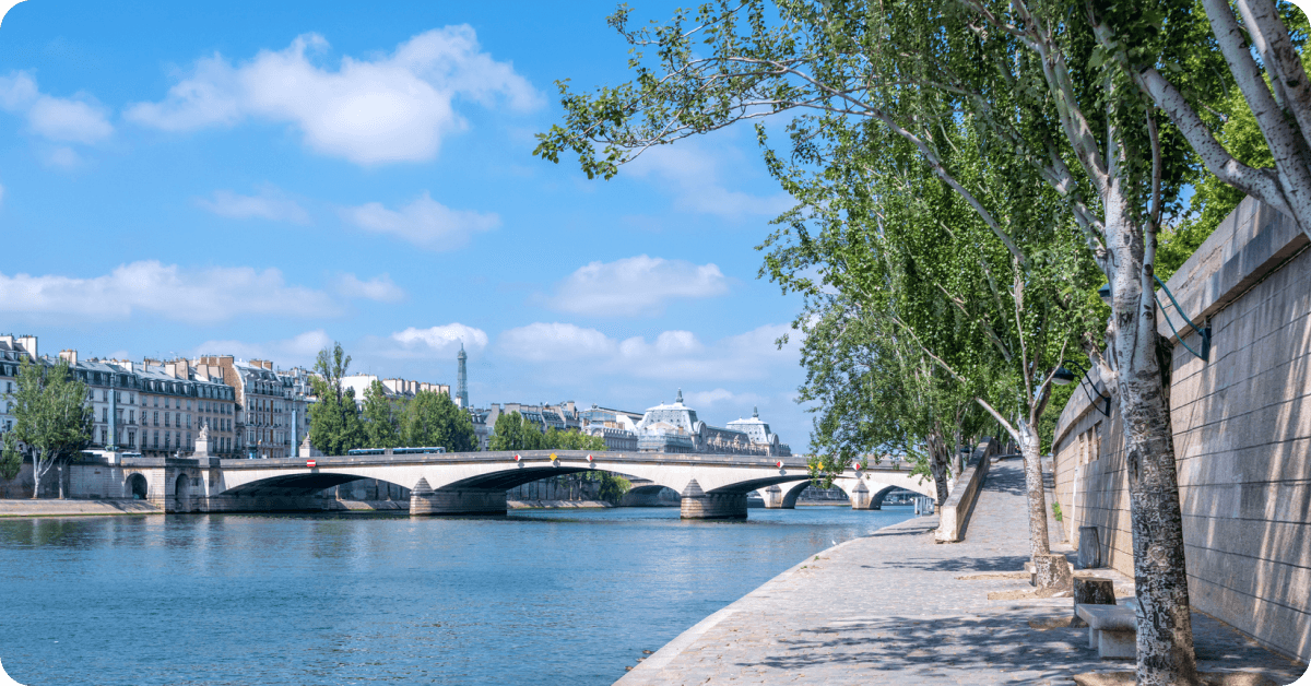 A path by the Seine river