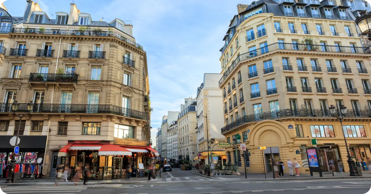 A French carrier storefront on a city street.