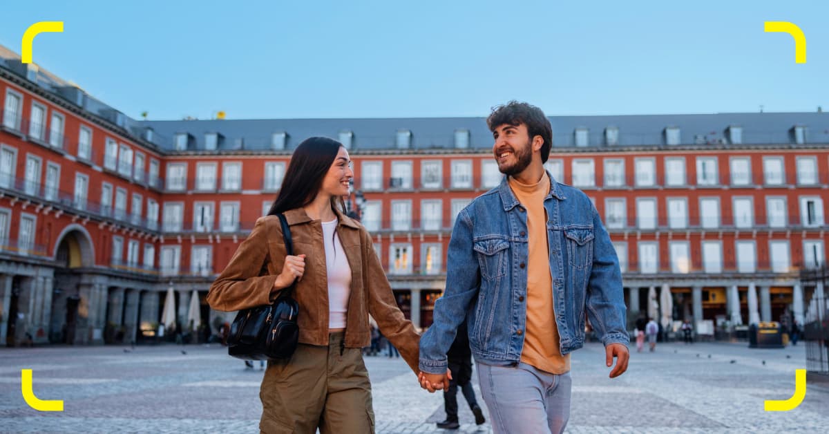Una pareja en un viaje romántico.