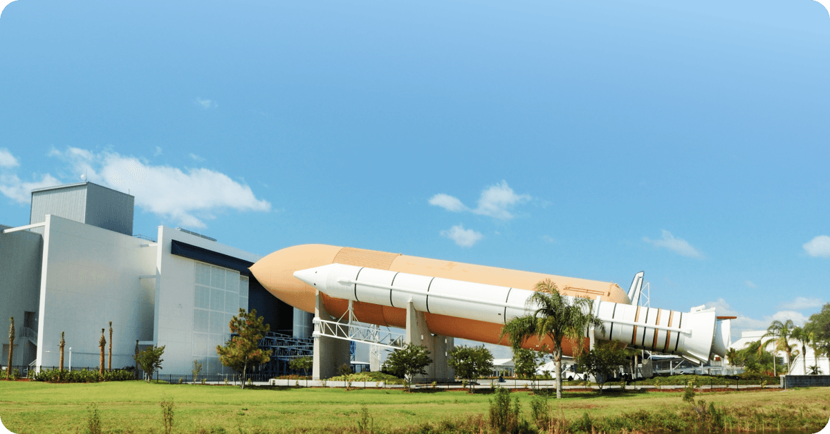 Considera un día extra: parques de Orlando o Centro Espacial Kennedy