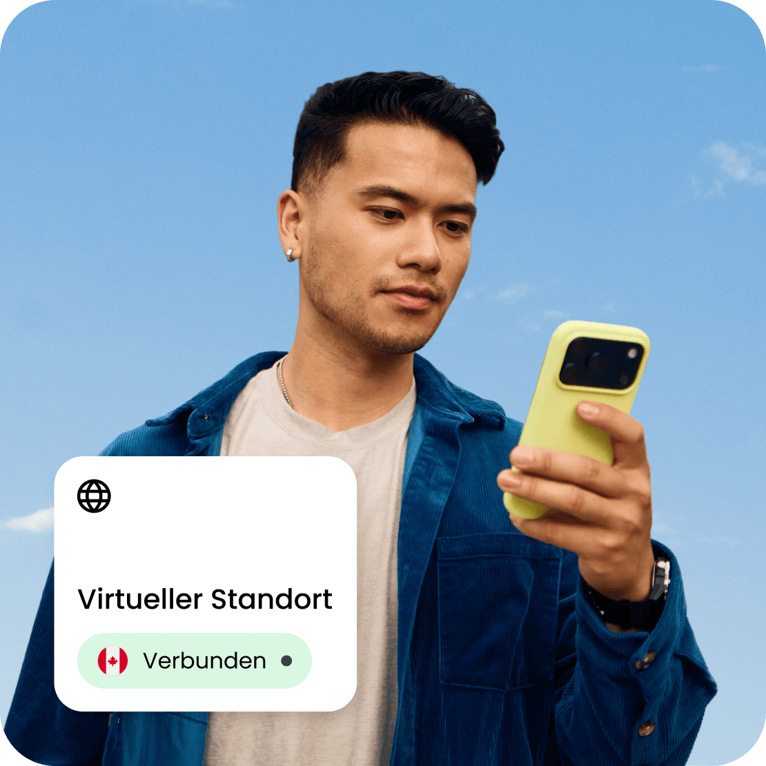 Ein Reisender, der ein Handy mit aktiviertem virtuellen Standort von Saily verwendet.