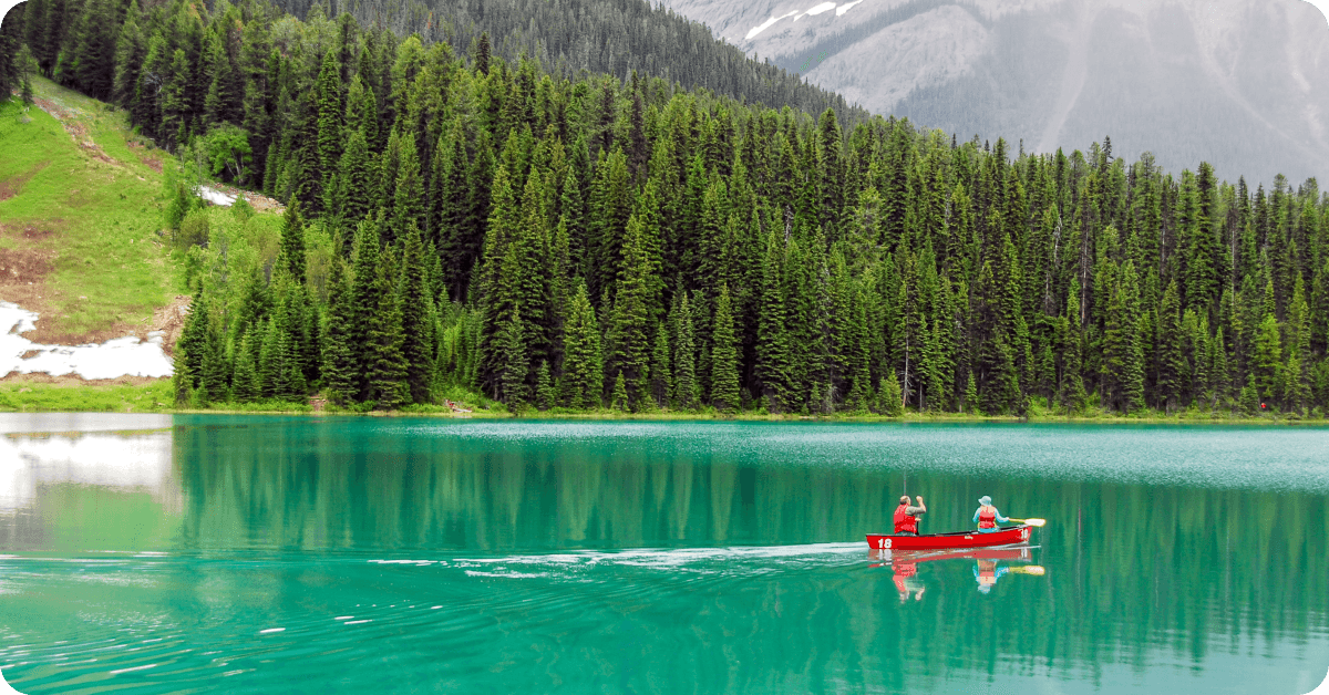 Faire du kayak et du canoë dans les lacs cristallins