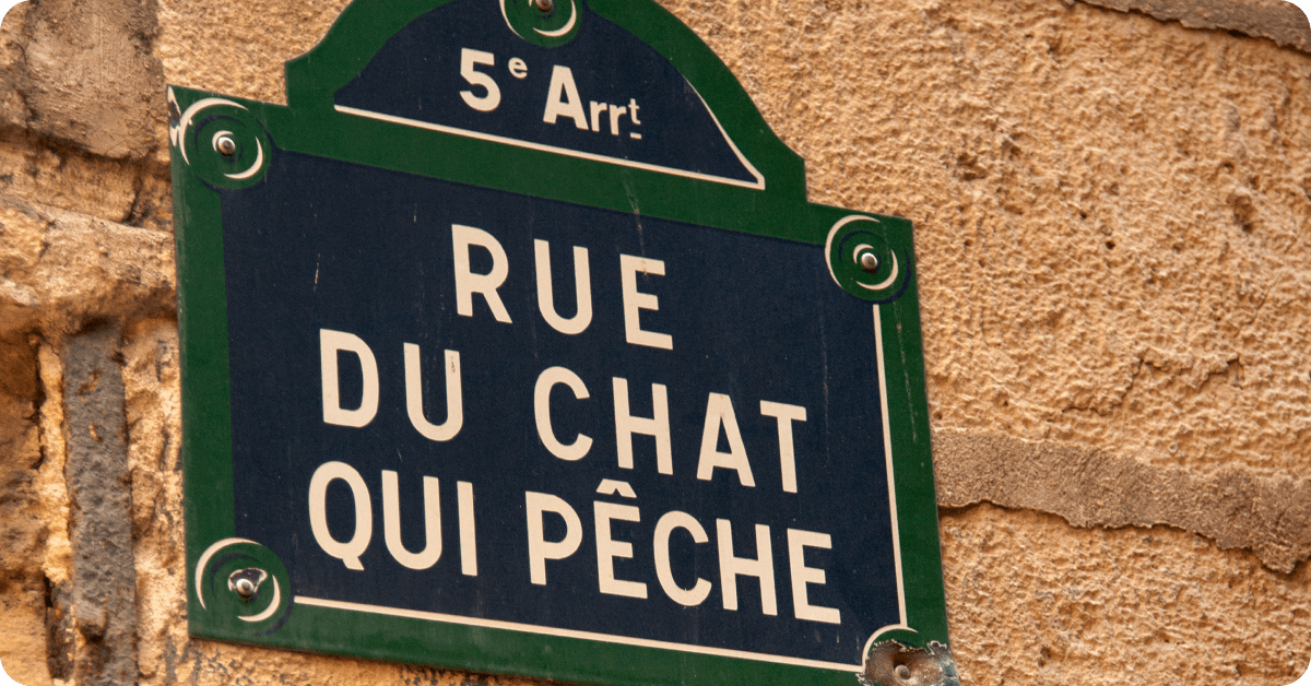 A street sign marks the Rue du Chat-qui-Pêche in Paris.