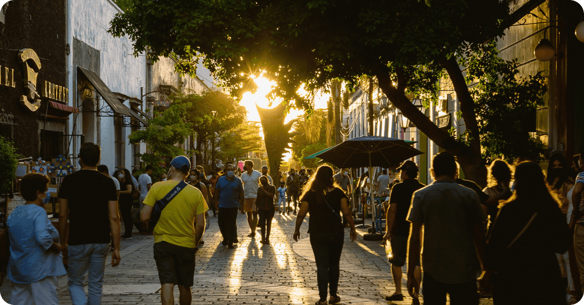 Evening street scene in Tlaquepaque