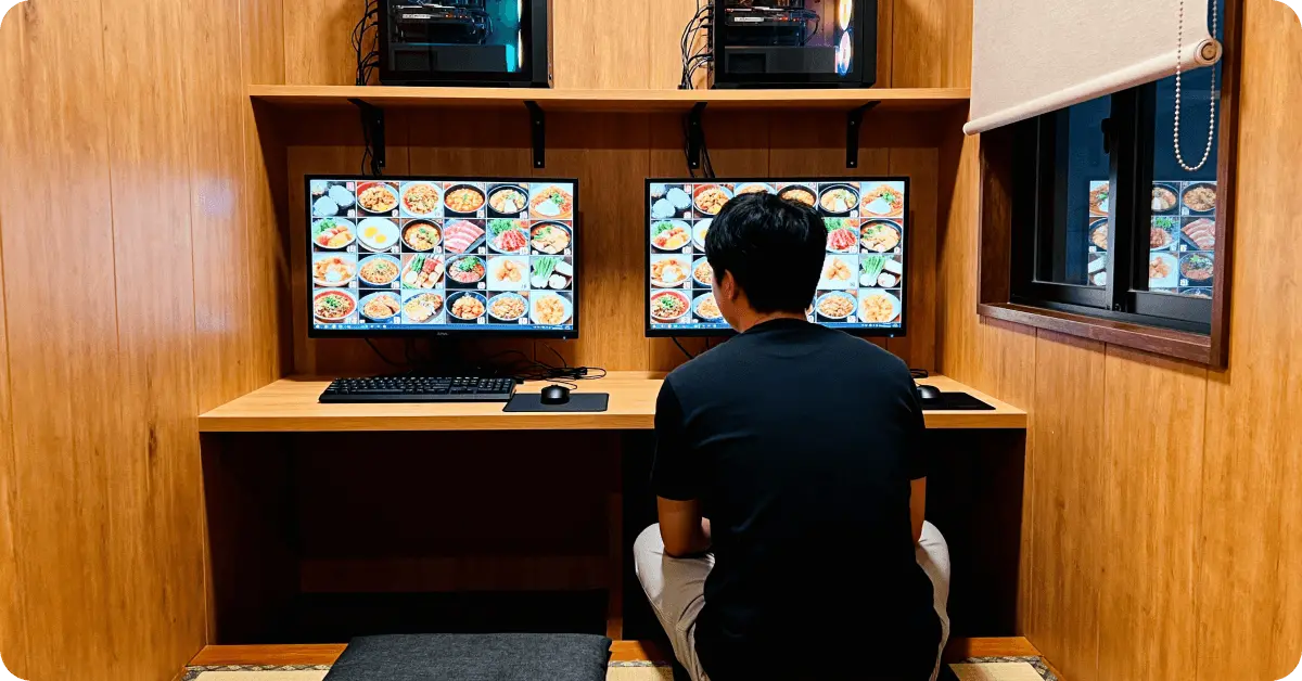 A person inside a manga café looking at a screen showing the available food options.