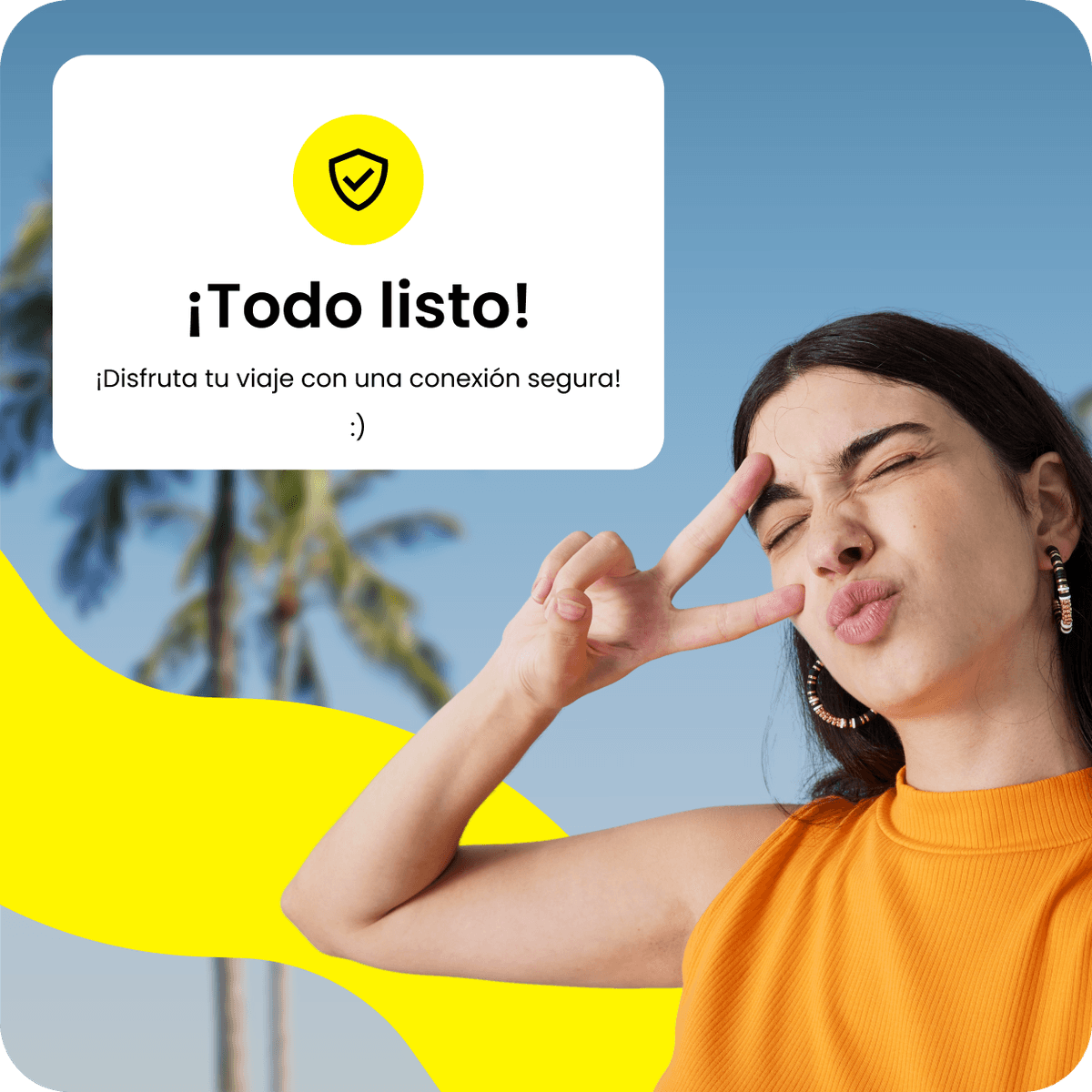 Una mujer sonriente disfruta de un plan eSIM de Saily totalmente configurado.