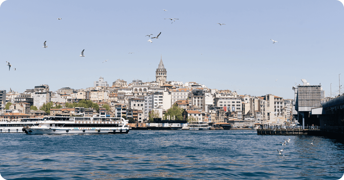 Fähren und Bosporus-Kreuzfahrten